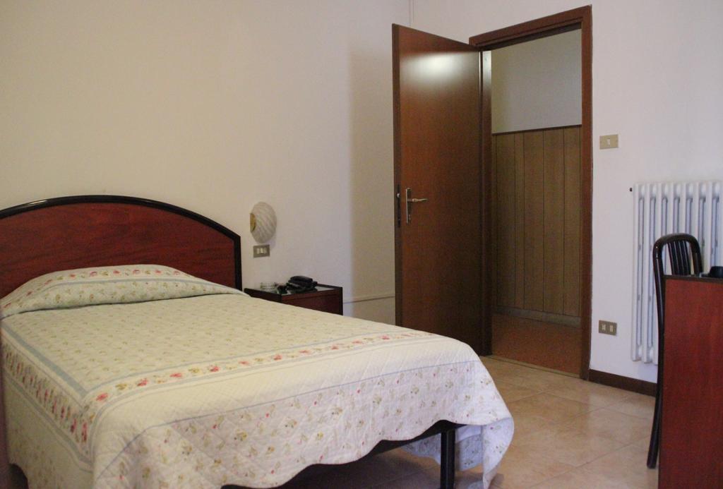 קזלקיו די רנו Nuovo Hotel San Martino Snc חדר תמונה
